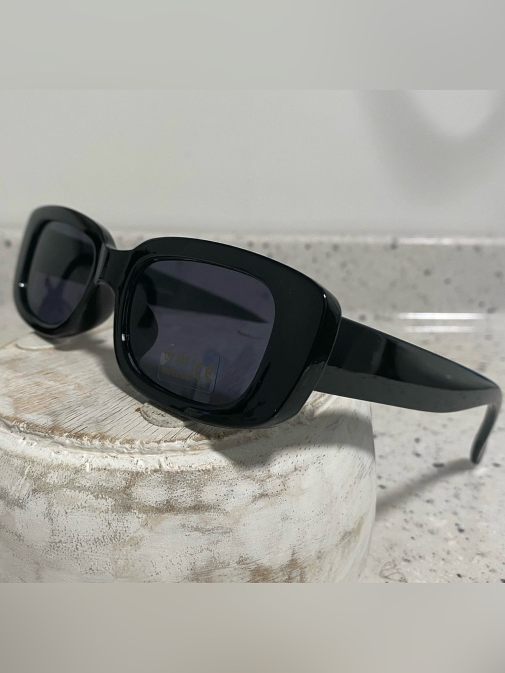 Black Rectangular Women's Sunglasses - Classic Chic